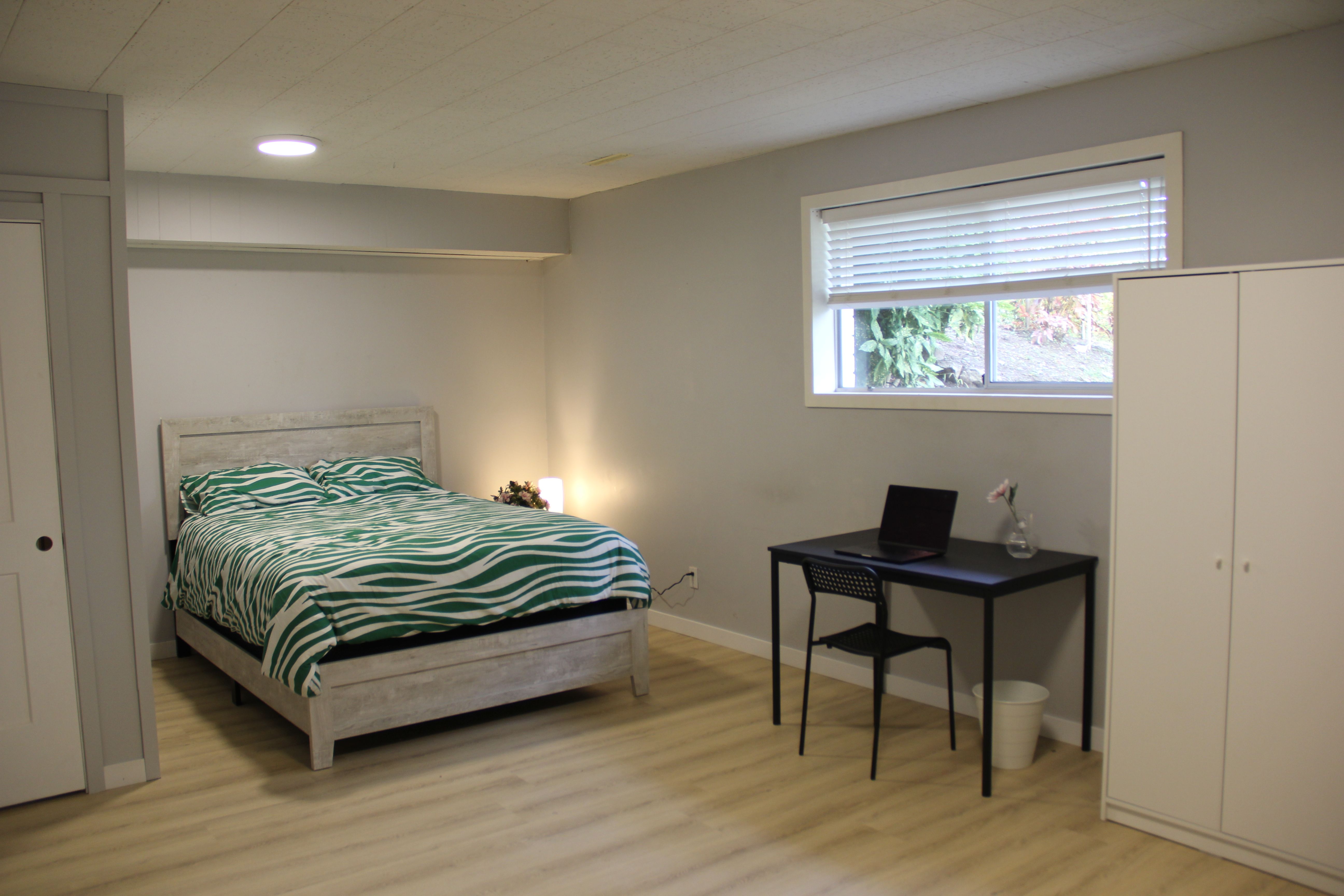 Large Private Room 9 for 2 People in Burquitlam near SFU